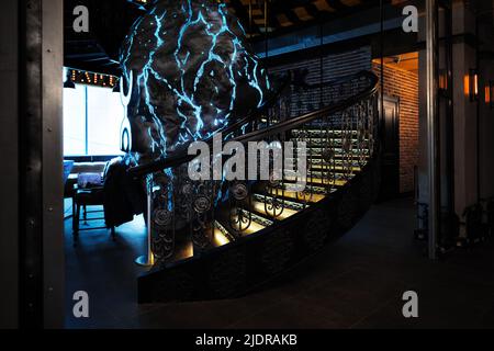 Escalier urbain sombre et sinistre dans un bar Banque D'Images