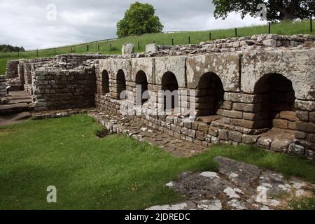 Niches pour abriter des images des dieux dans la maison de bain de garnison au fort romain de Chesters sur le mur d'Hadrien dans Northumberland, construit en 2nd.Century AD Banque D'Images