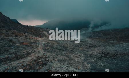 Fumée blanche au mont Papandayan, Indonésie Banque D'Images