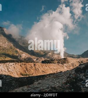 Éruption volcanique au mont Papandayan, Indonésie Banque D'Images