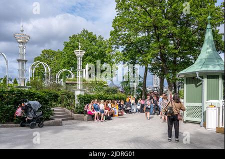 Göteborg, Suède - 21 juin 2022: Le parc d'attractions Liseberg a ouvert ses portes en 1923 et est actuellement le plus grand en Scandinavie avec 3 millions de visiteurs annuels Banque D'Images