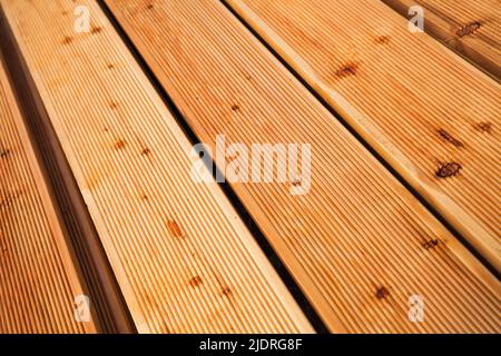 Plancher de terrasse en mélèze, gros plan avec effet perspective Banque D'Images