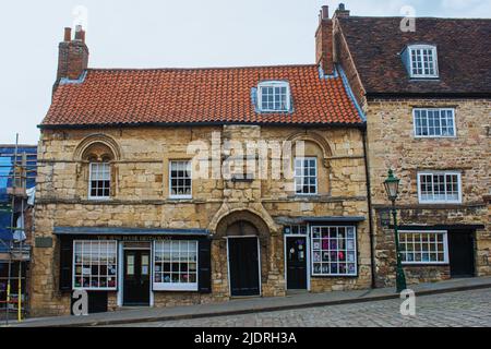 Lincoln, Lincolnshire. La Maison de Jew à Steep Hill c.1170, avec des modifications ultérieures. C'est l'une des plus anciennes maisons de ville existantes en Angleterre Banque D'Images