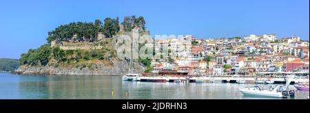 Parga, Grèce - 17 mai 2022 : le village touristique de Parga sur la Grèce Banque D'Images