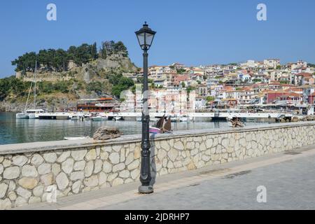 Parga, Grèce - 17 mai 2022 : le village touristique de Parga sur la Grèce Banque D'Images