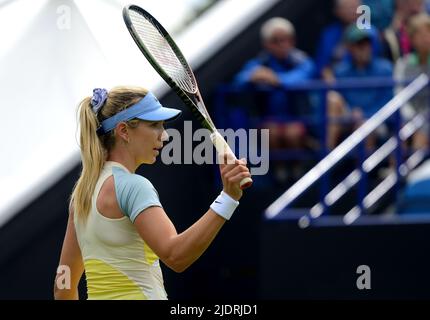 Katie Boulter (GB) jouant sur la cour centrale de l'aéroport international Rothsay, Devonshire Park, Eastbourne, 21st juin 2022 Banque D'Images