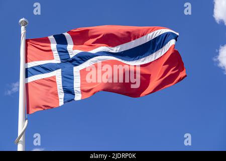 Drapeau de la Norvège volant dans le vent Banque D'Images