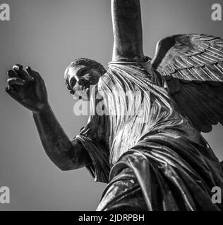 Statue romaine Bronze connue sous le nom de Vittoria Alata (victoire aigée) dans le Musée Santa Giulia de Brescia, région Lombardie, nord de l'Italie Banque D'Images