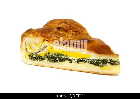 Tranche de Torta Pasqualina (tarte salée de pâques) sur fond blanc Banque D'Images