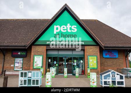 Londres - 2022 mai: Animaux domestiques à la maison magasin, une chaîne britannique de fournitures d'animaux domestiques détaillant Banque D'Images