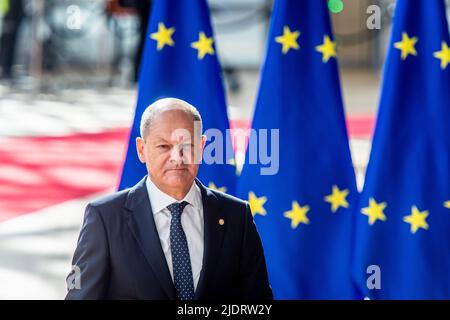 Bruxelles, Belgique. 23rd juin 2022. 2022-06-23 09:27:23 BRUXELLES - Chancelier de l'Allemagne OLAF Scholz arrive pour un sommet européen sur, entre autres, les membres candidats de l'Ukraine, de la Moldavie et de la Géorgie. Le sommet se concentrera sur la coopération entre l'Union européenne et les Balkans occidentaux. ANP JONAS ROOSENS pays-bas Out - belgique Out crédit: ANP/Alay Live News Banque D'Images