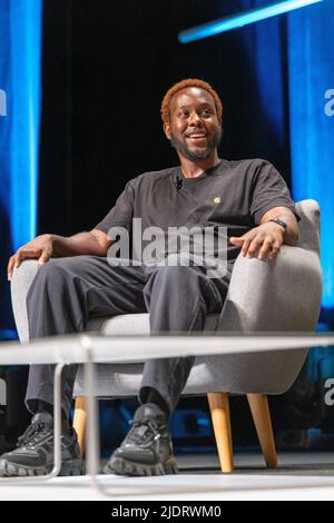 Cannes, France, le 23 juin 2022, Caleb Femi (poète et cinéaste) a assisté à la vitrine des nouveaux créateurs Saatchi & Saatchi au Festival Lions de Cannes - Festival international de la créativité © ifnm press/ Alamy Live News Banque D'Images