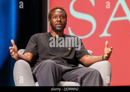 Cannes, France, le 23 juin 2022, Caleb Femi (poète et cinéaste) a assisté à la vitrine des nouveaux créateurs Saatchi & Saatchi au Festival Lions de Cannes - Festival international de la créativité © ifnm press/ Alamy Live News Banque D'Images