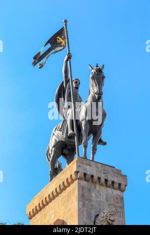 LUCCA, ITALIE - 16 SEPTEMBRE 2018: C'est un monument équestre le Homeland gagnant sur la Piazza Risorgimento, dédié aux morts. Banque D'Images