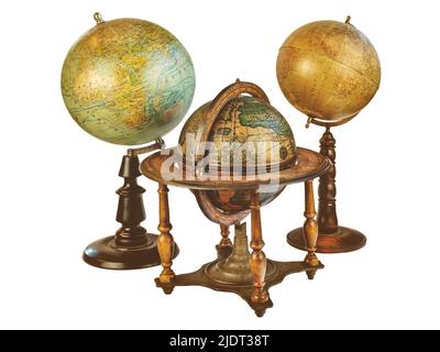 Trois globes du monde antique isolés sur fond blanc Banque D'Images