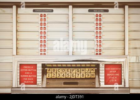 Image rétro d'un ancien juke-box avec des étiquettes de musique vides Banque D'Images