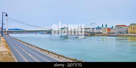 Panorama avec le quai Paoul Wellnberg, le Danube, le pont Elisabeth et les gratte-ciel du quartier Pest, Budapest, Hongrie Banque D'Images