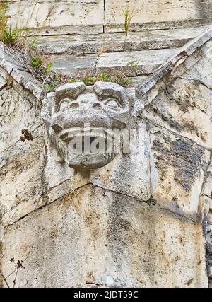 Le gargouille en pierre sculptée de la Chapelle des rochers du monastère Pauline, Budapest, Hongrie Banque D'Images