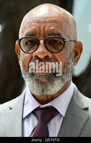 Basil Watson, Windrush Day Statue Unveiling, Waterloo Station, Londres, Royaume-Uni Banque D'Images