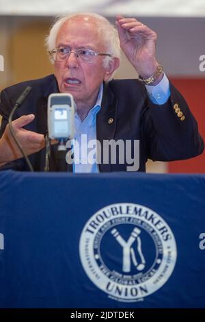 Chicago, Illinois - le sénateur Bernie Sanders parle lors de la conférence Labor Notes de 2022. Quatre mille militants syndicaux d'acros Banque D'Images