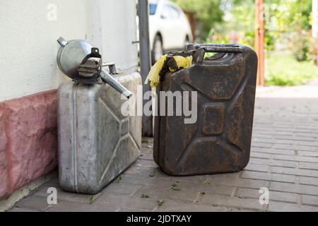 réservoir de carburant et arrosoir Banque D'Images