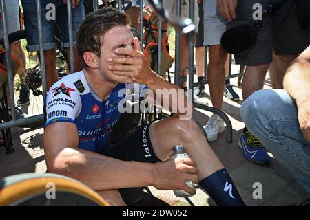 Gavere, Belgique, 23 juin 2022. Remco Evenepoel belge de Quick-Step Alpha Vinyl photographié après avoir remporté la course d'élite individuelle de 35km aux championnats belges, à Gavere, le jeudi 23 juin 2022. BELGA PHOTO DAVID STOCKMAN Banque D'Images