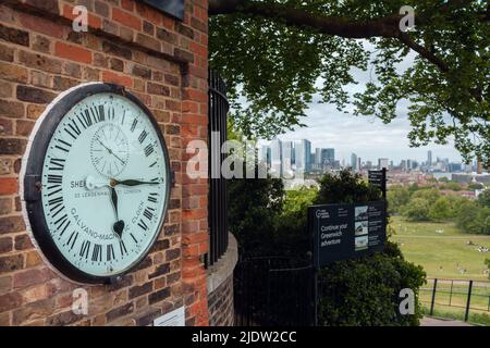 Londres, Royaume-Uni - 13 mai 2022 : l'horloge de berger de 24 heures à l'Observatoire royal de Greenwich, Londres, Angleterre Banque D'Images