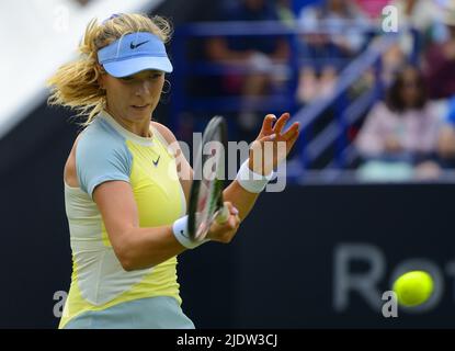 Katie Boulter (GB) sur la cour centrale de l'aéroport international Rothesay, Devonshire Park, Eastbourne, 21st juin 2022 Banque D'Images