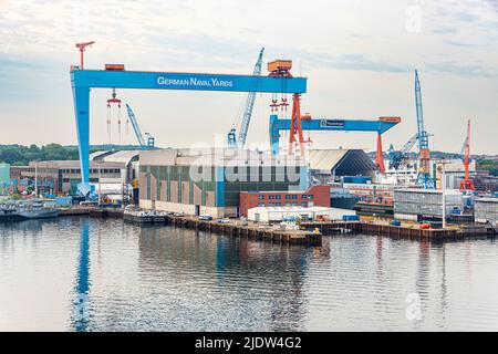 Les chantiers navals allemands sur les rives du fjord de Kiel, Kiel, Schleswig-Holstein, Allemagne Banque D'Images