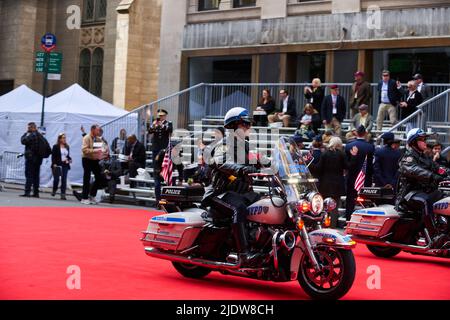 Manhattan, États-Unis - 11. Novembre 2021 : police de NYPD à moto. Veterans Day Parade à New York. Police sur tapis rouge Banque D'Images