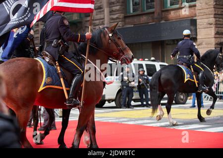 Manhattan, États-Unis - 11. 2021 novembre : police montée à New York. Le cheval de police de NYPD au Veterans Day Parade à New York Banque D'Images