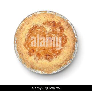 Vue de dessus de tarte ronde au citron dans un plateau en aluminium isolé sur blanc Banque D'Images