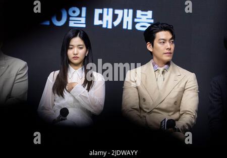 Séoul, Corée du Sud. 23rd juin 2022. (De gauche à droite) Corée du Sud acteurs Kim Tae-ri, Kim Woo-bin lors d'une conférence de presse le film "Alienoid" à Séoul, Corée du Sud, le 23 juin 2022. Le film doit être sorti en Corée du Sud sur 20 juillet. (Photo de Lee Young-ho/Sipa USA) crédit: SIPA USA/Alay Live News Banque D'Images