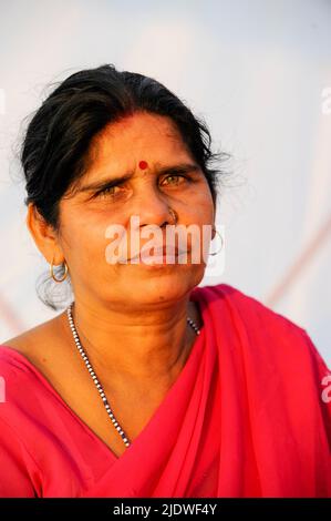 INDE, Uttar Pradesh, Bundelkhand, mouvement des femmes Gulabi Gang, fondateur Sampat Pal Devi / INDIEN Uttar Pradesh, Bundelkhand, Frauenbewegung Gulabi Gang, Gründerin Sampat Pal Devi Banque D'Images