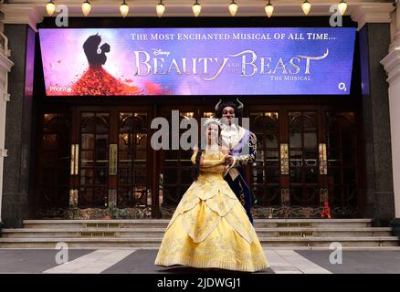 La comédie musicale « Beauty and the Beast », bien-aimée Olivier de Disney, repensée et repensée dans une toute nouvelle production mise en scène par des membres de l'équipe créative originale primée, vient à Londres à l'été 2022 , dans le cadre de la tournée britannique et irlandaise . Les représentations débuteront au London Palladium du vendredi 24 juin au samedi 17 septembre 2022 ... Banque D'Images