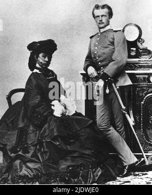 1863 environ , Vienne , Autriche : la célèbre impératrice autrichienne Elisabeth de HABSBOURG ( SISSI von Wittelsbach , 1937 - 1898 ) avec son frère le prince CARL THEODOR du Bayern . Raughter de Maximillian von Bayern, épouse du Kaiser Franz Josef ( 1830 - 1916 ) , empereur d'Autriche , Roi de Hongrie et de Bohême . Mère du prince Rudolf ( 1850 - 1889 ). L'impératrice a été tuée par l'anarchiste italien Luigi Luccheni à Genève - FRANCESCO GIUSEPPE - JOSEPH - ABSBURG - ASBURG - ASBURGO - NOBLESSE - NOBILI - NOBILTA' - REALI - HASBURG - ROYALTIES - ELISABETTA DI BAVIERA - Trist - Sad - trist Banque D'Images