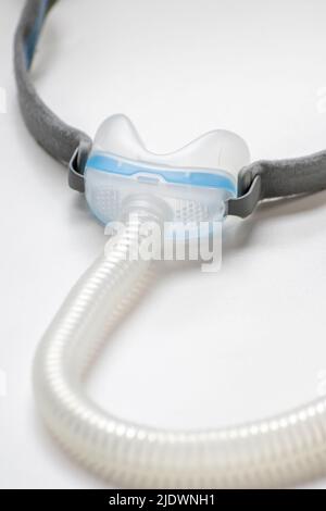Masque CPAP en tant que masque facial complet ou masque nasal contre l'apnée obstructive du sommeil aide les patients à masque respiratoire clip de harnais pour la respiration du nez et de la gorge Banque D'Images