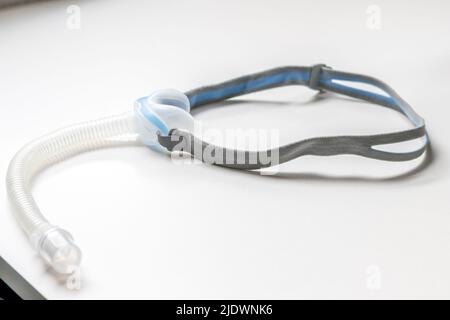 Masque CPAP en tant que masque facial complet ou masque nasal contre l'apnée obstructive du sommeil aide les patients à masque respiratoire clip de harnais pour la respiration du nez et de la gorge Banque D'Images