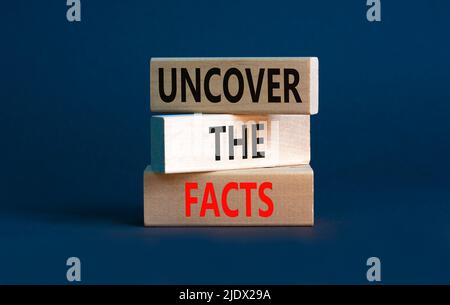 Uncover the facts symbol. Concept words Uncover the facts on wooden blocks on a beautiful grey table grey background. Business and uncover the facts c Banque D'Images