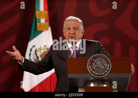 Mexico, Mexico, Mexique. 23rd juin 2022. 22 juin 2022, Mexico, Mexique: Le Président mexicain, Andres Manuel Lopez Obrador, parle lors de sa conférence de presse quotidienne du matin au Palais national. Le 23 juin 2022 à Mexico, Mexique. (Credit image: © Luis Barron/eyepix via ZUMA Press Wire) Banque D'Images