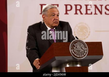 Mexico, Mexico, Mexique. 23rd juin 2022. 22 juin 2022, Mexico, Mexique: Le Président mexicain, Andres Manuel Lopez Obrador, parle lors de sa conférence de presse quotidienne du matin au Palais national. Le 23 juin 2022 à Mexico, Mexique. (Credit image: © Luis Barron/eyepix via ZUMA Press Wire) Banque D'Images