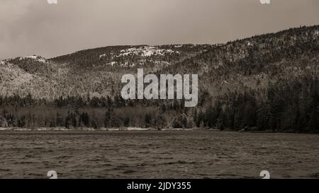 Upper Hadlock Pond dans le parc national Acadia, Maine. Noir et blanc Banque D'Images