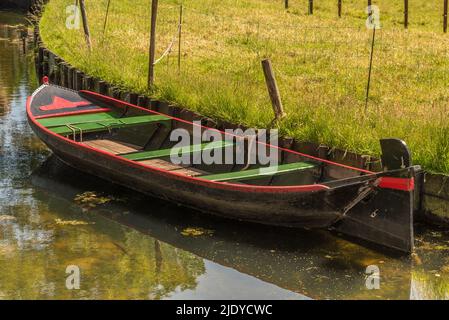 Enkhuizen, pays-Bas. Juin 2022. Bateau de pêche à l'ancienne au musée Zuiderzee d'Enkhuizen. Photo de haute qualité Banque D'Images