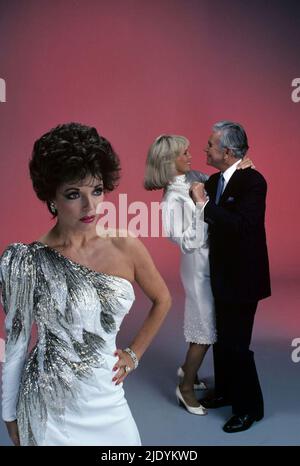 JOHN FORSYTHE, JOAN COLLINS et LINDA EVANS dans DYNASTY (1981), dirigé par PHILIP LEACOCK, JEROME COURTLAND et DON MEDFORD. Crédit : Aaron Spelling Productions / Album Banque D'Images