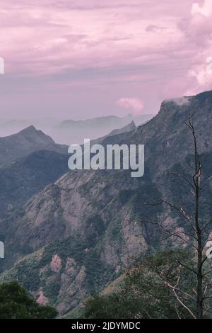 vue panoramique sur les collines de palani ou les montagnes de palani, (partie sud de la chaîne de montagnes de ghats occidentaux) de kodaikanal à tamilnadu, inde Banque D'Images