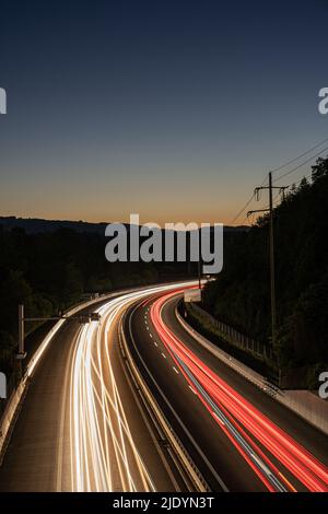 Photo longue exposition de l'autoroute en Suisse Banque D'Images