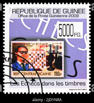 MOSCOU, RUSSIE - 17 JUIN 2022 : le timbre-poste imprimé en Guinée montre Mikhail Botvinnik (1911-1995), Échecs sur la série de timbres, vers 2009 Banque D'Images