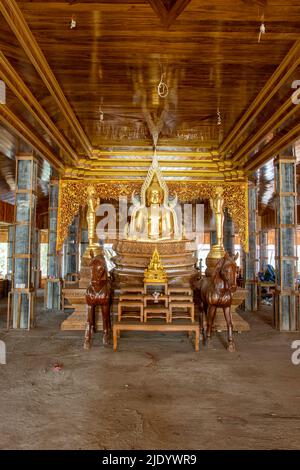 SAMUT PRAKAN, THAÏLANDE, APR 01 2022, intérieur d'un nouveau bâtiment en construction au temple bouddhiste Wat Khun Samut Chin Banque D'Images