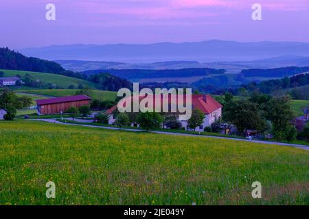 Sunrise Farm Ahornleiten, près de St. Georgen an der Leys, Texingtal, Mostviertel, Basse-Autriche, Autriche Banque D'Images