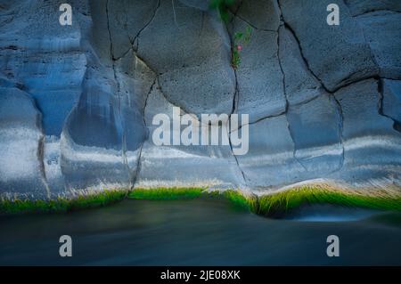 Cascate Alcantara, en face de Gole dell' Alcantara, Cascades en face de la gorge d'Alcantara, Sicile, Italie Banque D'Images